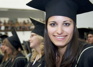 © fotolia - student graduating in black gown - Datei: #4643084 | Urheber: Nikola Hristovski High School USA